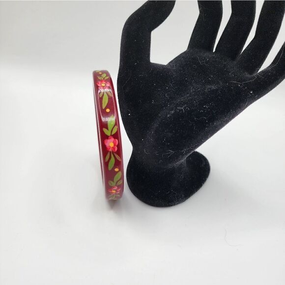 VINTAGE ART DECO FLORAL PAINTED BURGUNDY BAKELITE BANGLE BRACELET - Picture 3 of 4